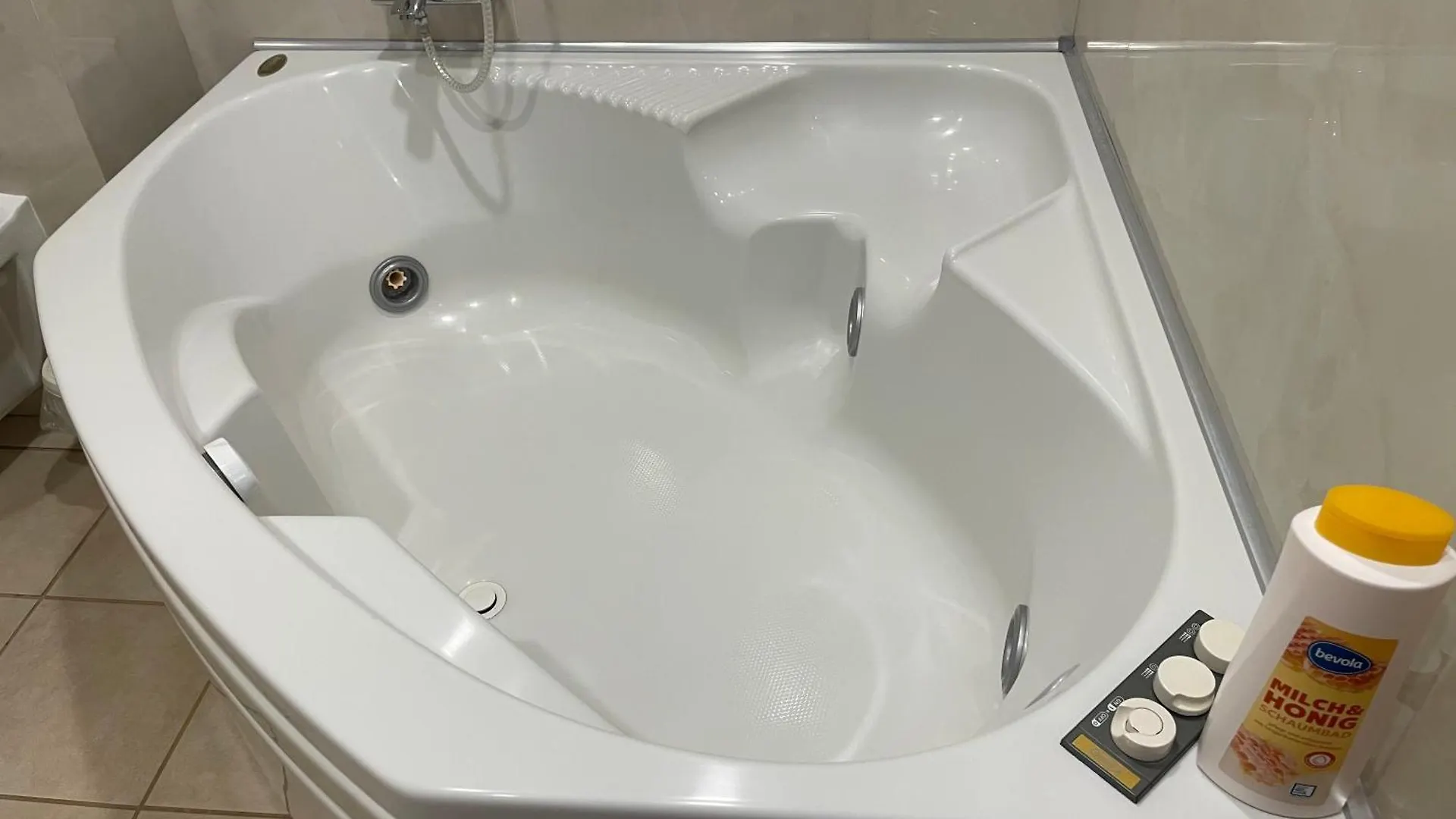 2025 Avi Jacuzzi Studio For A Family With Kids Varna 0*,